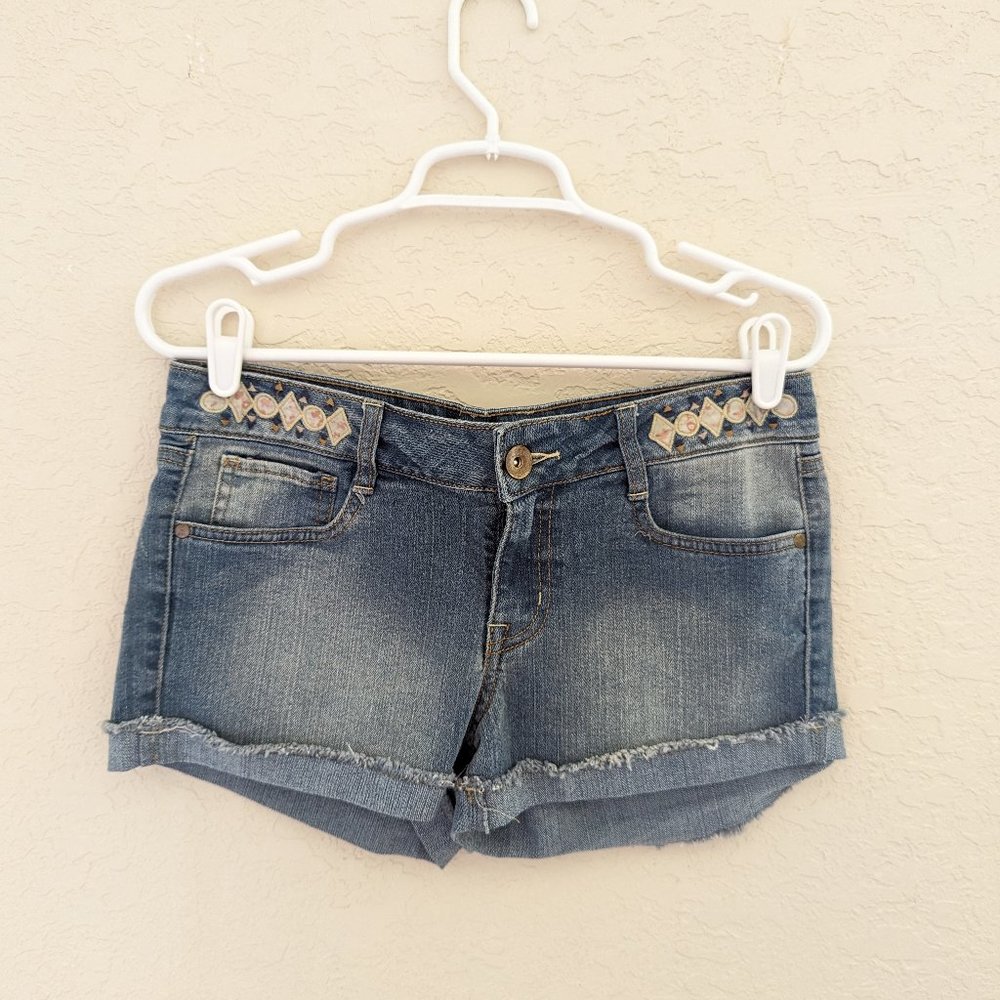 L.E.I LEI Vintage Low Rise Light Wash Cut Off Embroidered Shorts Size 9 Y2K